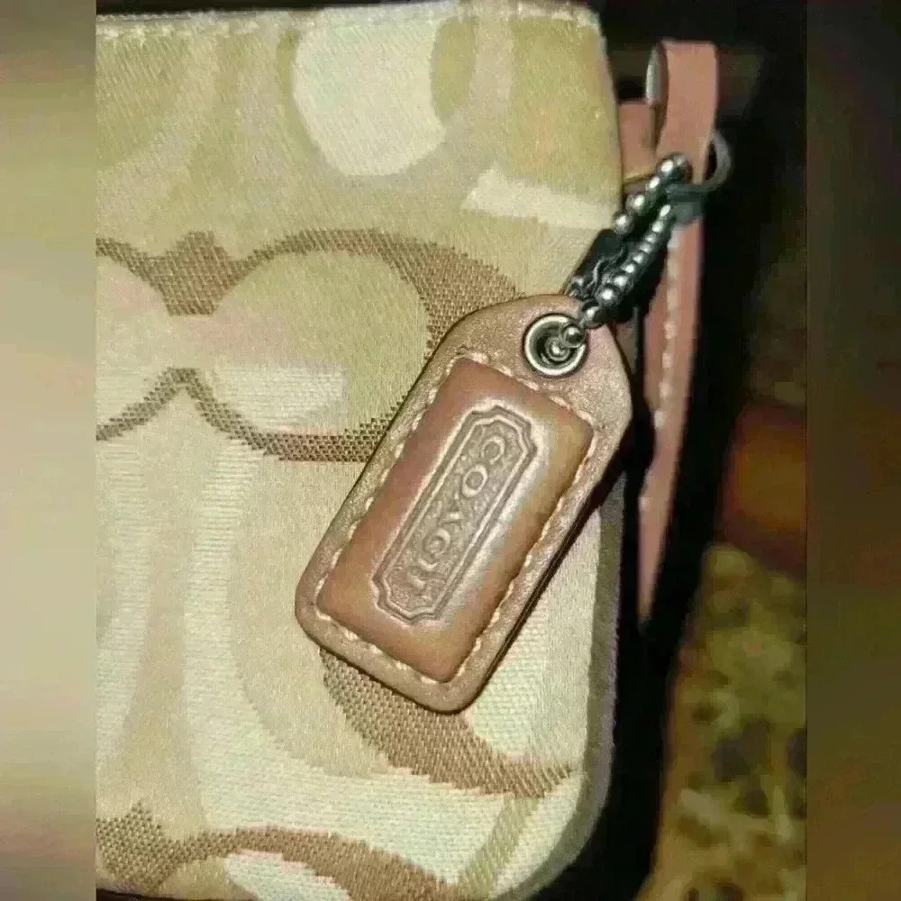 COACH WRISTLET w/hangtag - Picture 6 of 7